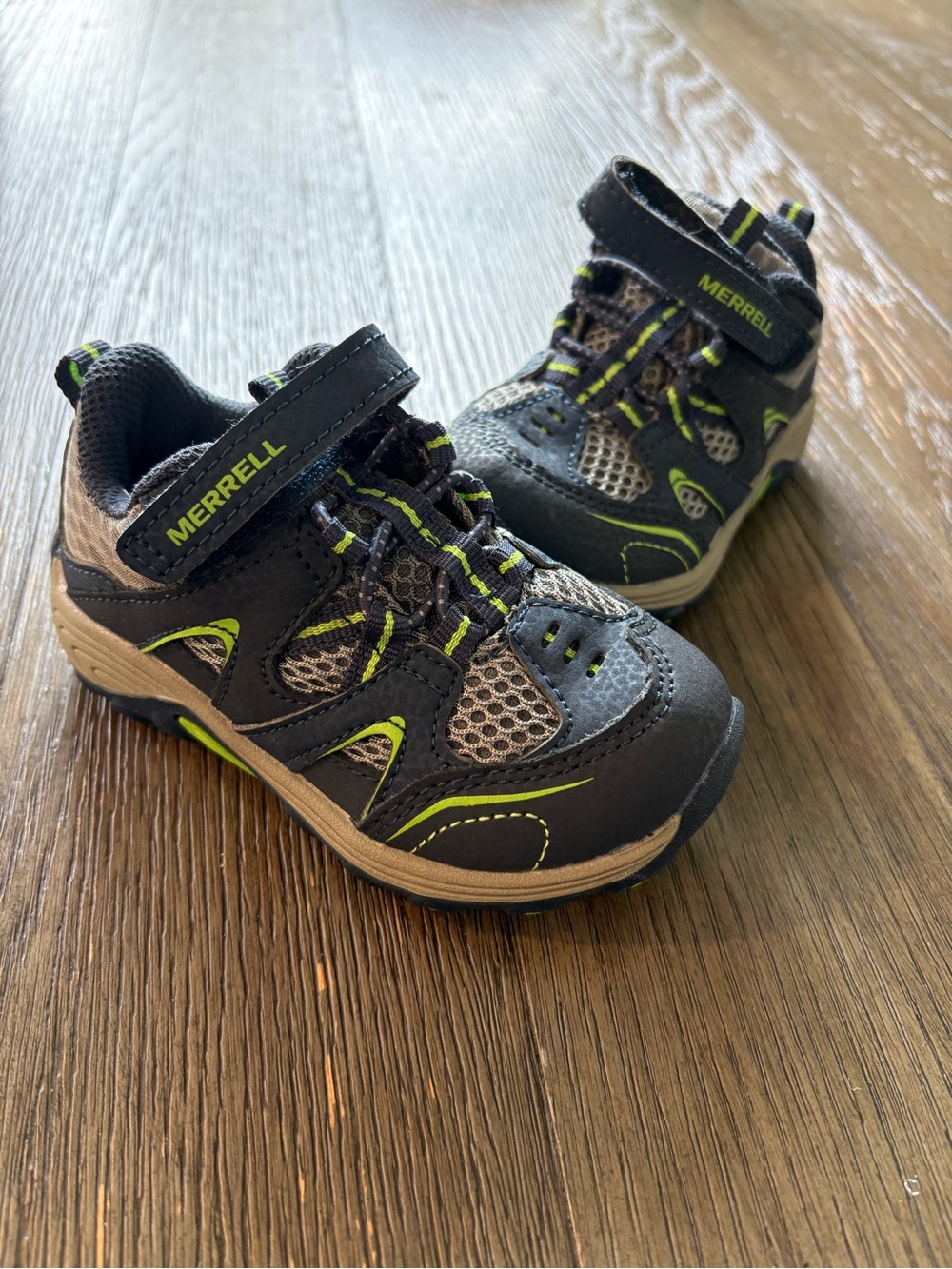 NEW Merrell Kids Charcoal and Lime Active Sneakers- Toddler US 6W